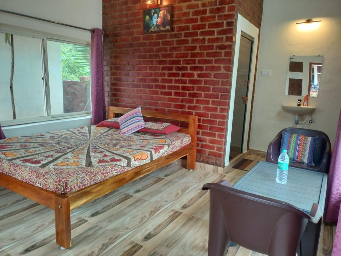 גוקרנה Riverstone Riverfront Stay חדר תמונה