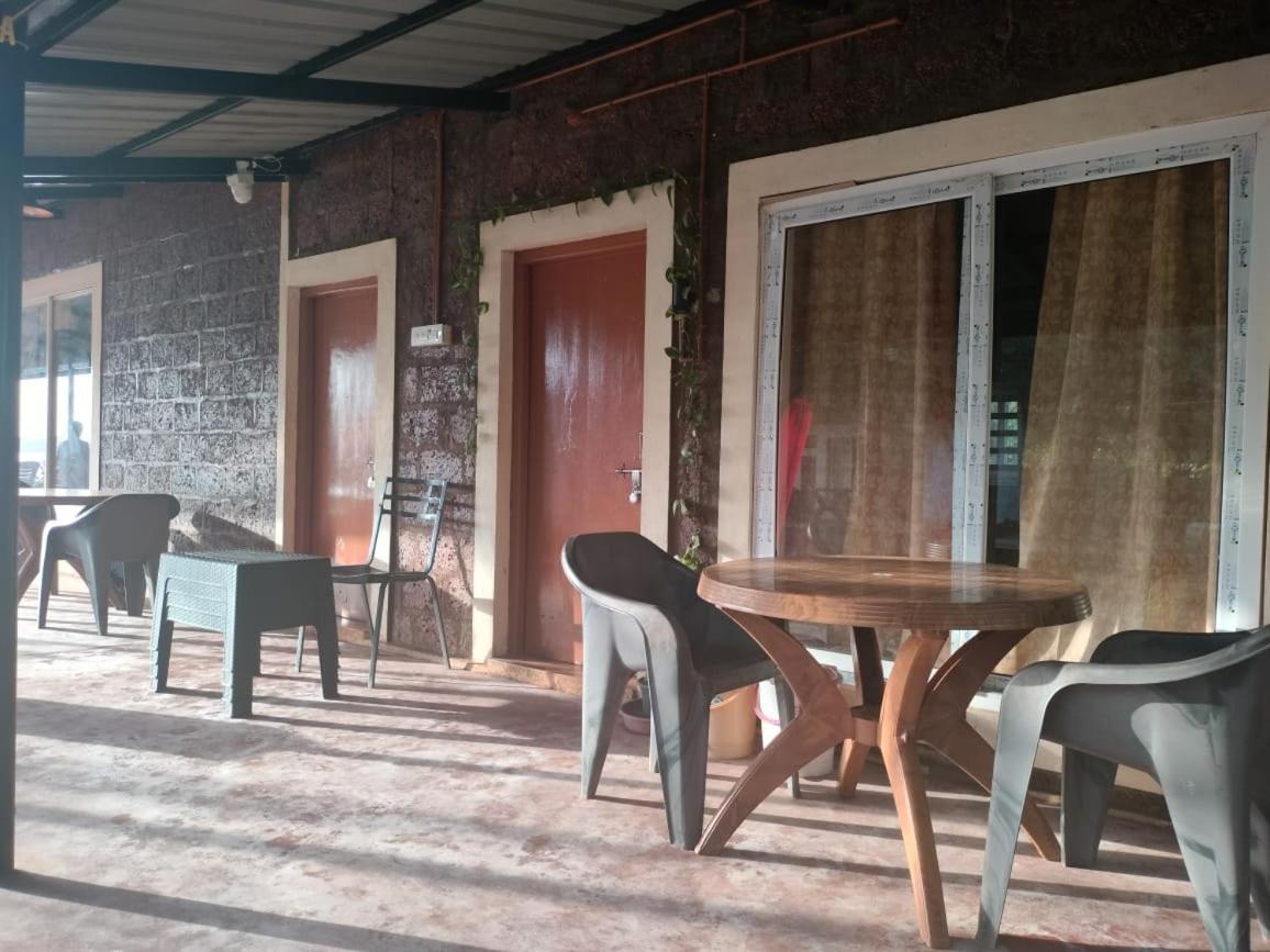 גוקרנה Riverstone Riverfront Stay חדר תמונה