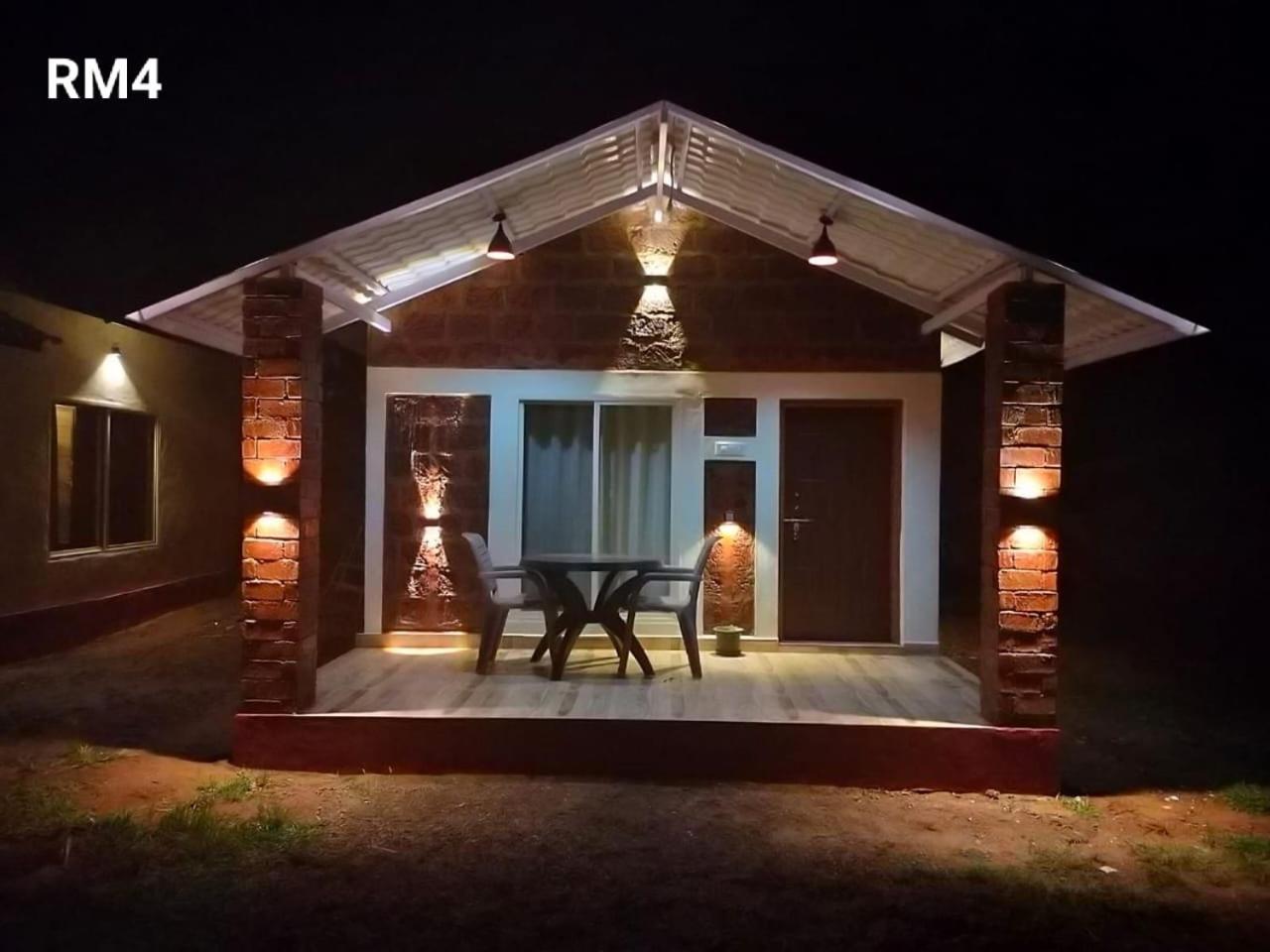 גוקרנה Riverstone Riverfront Stay חדר תמונה